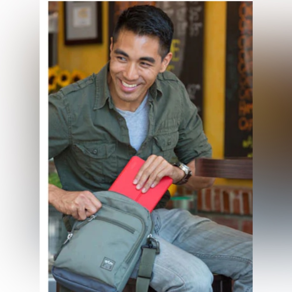 Messenger Tablet Bag